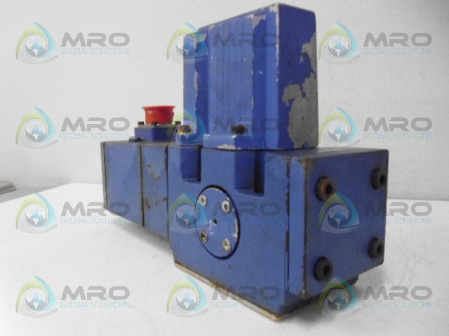 MOOG D691-2085G VALVE *USED*