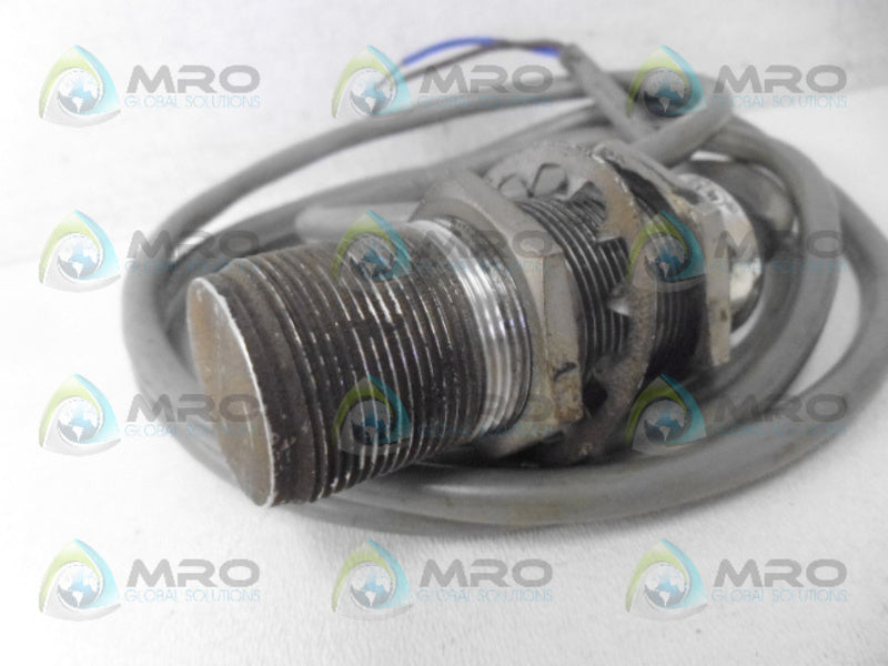 ALLEN BRADLEY 871TM-B10N30-A2 INDUCTIVE PROXIMITY SENSOR *USED*