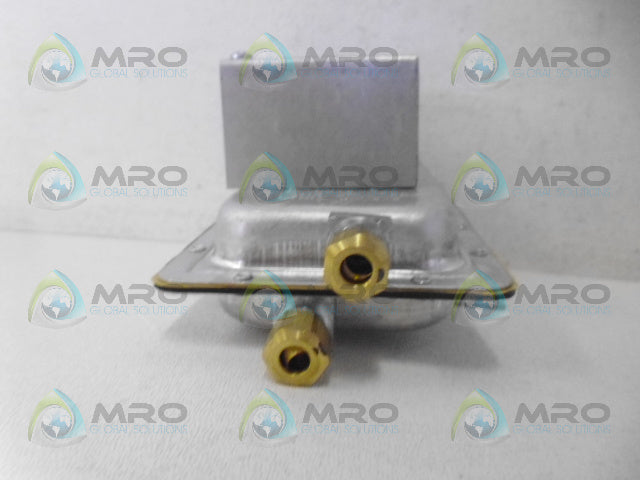 SIEMENS 141-0575 AIR FLOW SWITCH *NEW IN BOX*