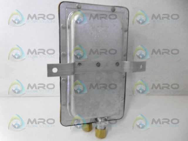 SIEMENS 141-0575 AIR FLOW SWITCH *NEW IN BOX*