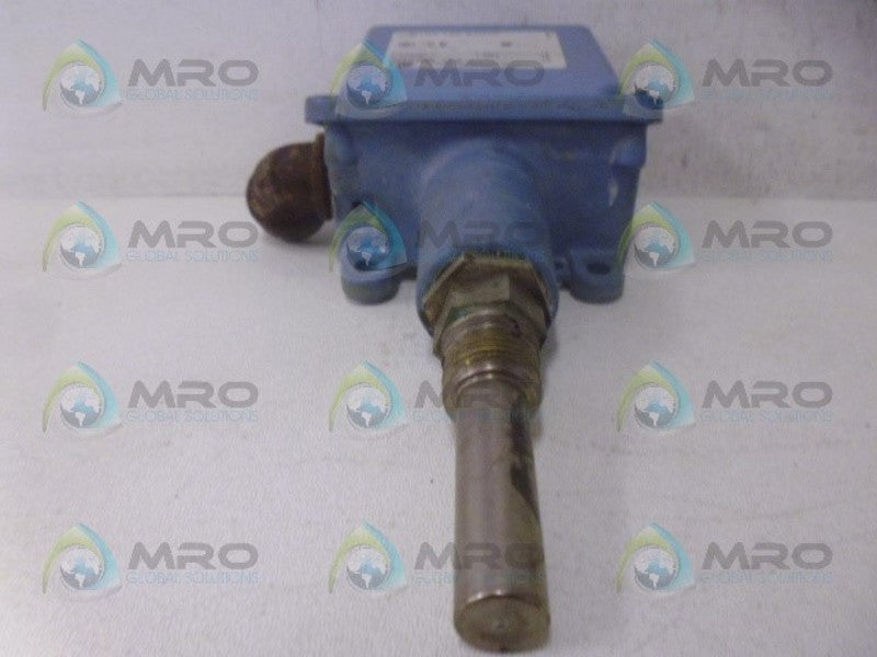 UNITED ELECTRIC B100-120 91070 TEMPERATURE CONTROLLER (AS PICTURED) *USED*