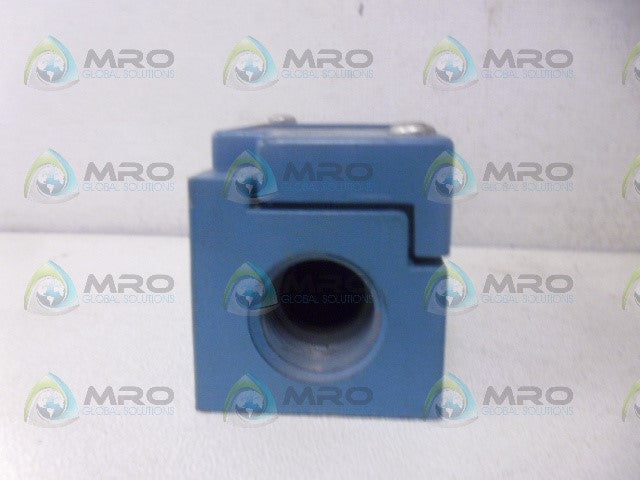MICROSWITCH LSA5A HEAVY DUTY LIMIT SWITCH (AS PICTURED) *NEW NO BOX*