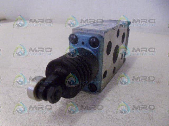 MAC 180001-122-0014 VALVE *NEW IN BOX*