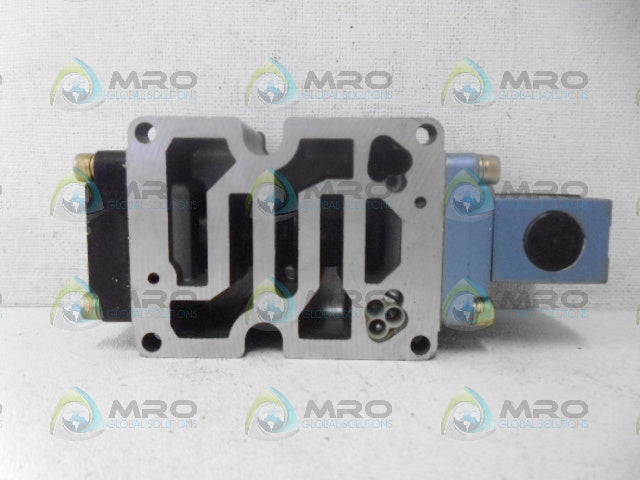 MAC 6513B-211-PM-111DA SOLENOID VALVE *USED*