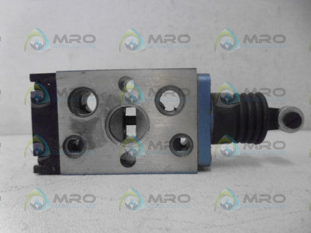 MAC 180001-122-0014 CONTROL VALVE W/ ROLLER LEVER *NEW NO BOX*