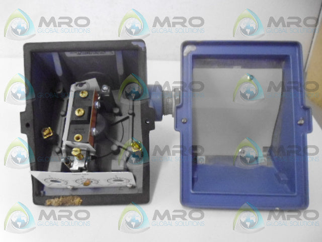 UNITED ELECTRIC H400-553 PRESSURE SWITCH *USED*