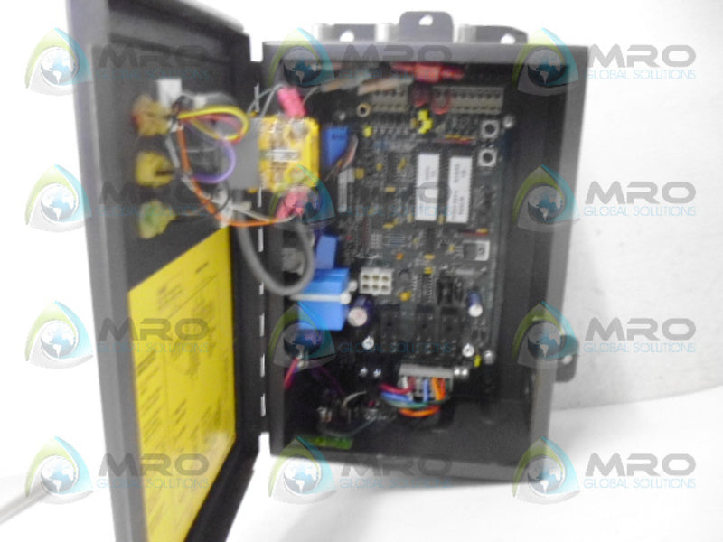 STI 82197-0030 OMC-2-120-GM3 OPTOMAT CONTROLLER * USED *