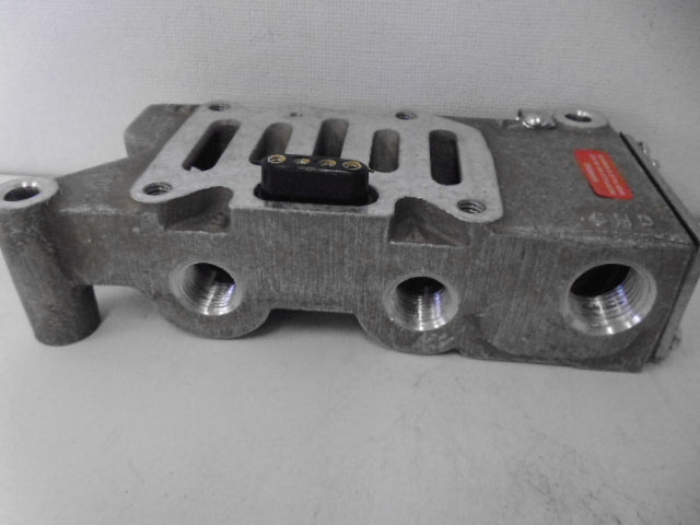 PARKER K022090 DOUBLE SOLENOID SUB BASE *NEW IN BOX*