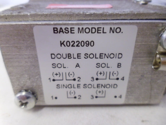 PARKER K022090 DOUBLE SOLENOID SUB BASE *NEW IN BOX*
