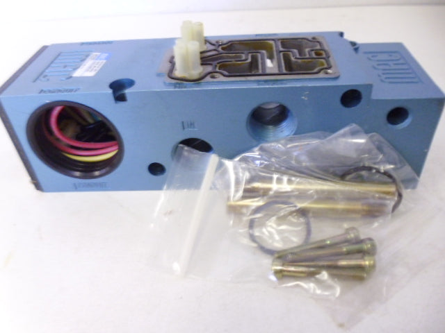 MAC 6200C-413-00-11 SOLENOID VALVE *NEW IN BOX*