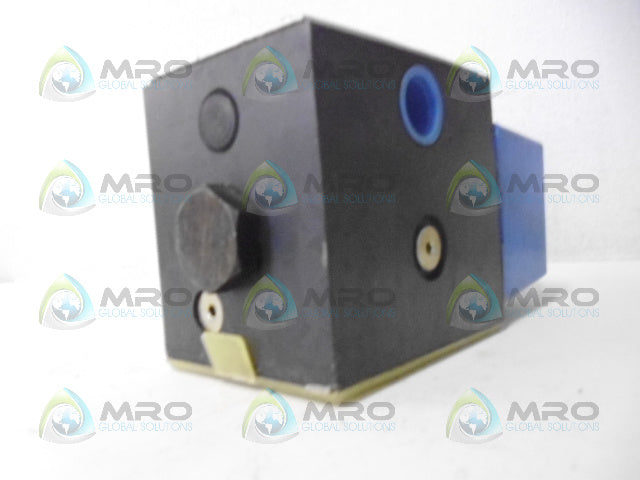 VICKERS DG4S4-010A-B-60-S324 VALVE (AS PICTURED) *NEW NO BOX*