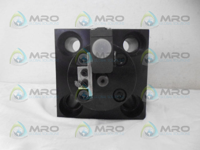 MOOG 715906 VALVE *NEW NO BOX*
