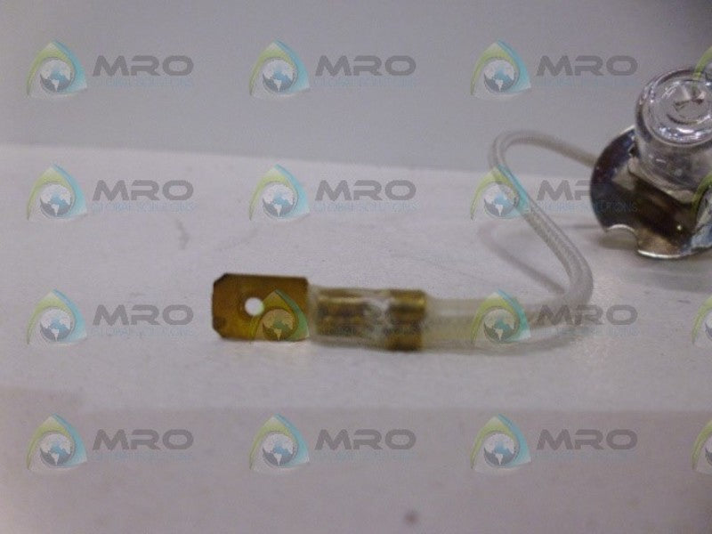 JOHN DEERE AT135758 BULB *NEW IN BOX*