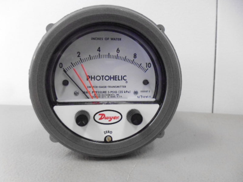 DWYER 30105GT PHOTOHELIC PRESSURE GAUGE 0-10" WC * NEW IN ORIGINAL PACKAGE *