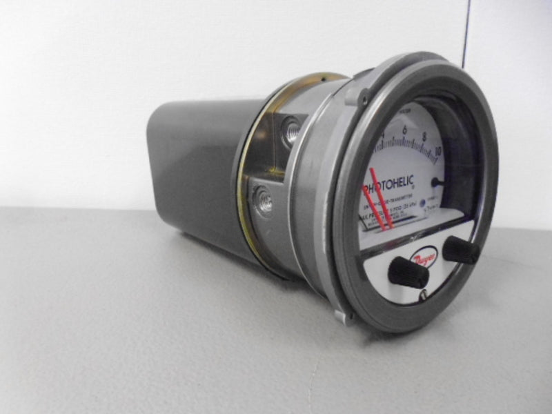 DWYER 30105GT PHOTOHELIC PRESSURE GAUGE 0-10" WC * NEW IN ORIGINAL PACKAGE *