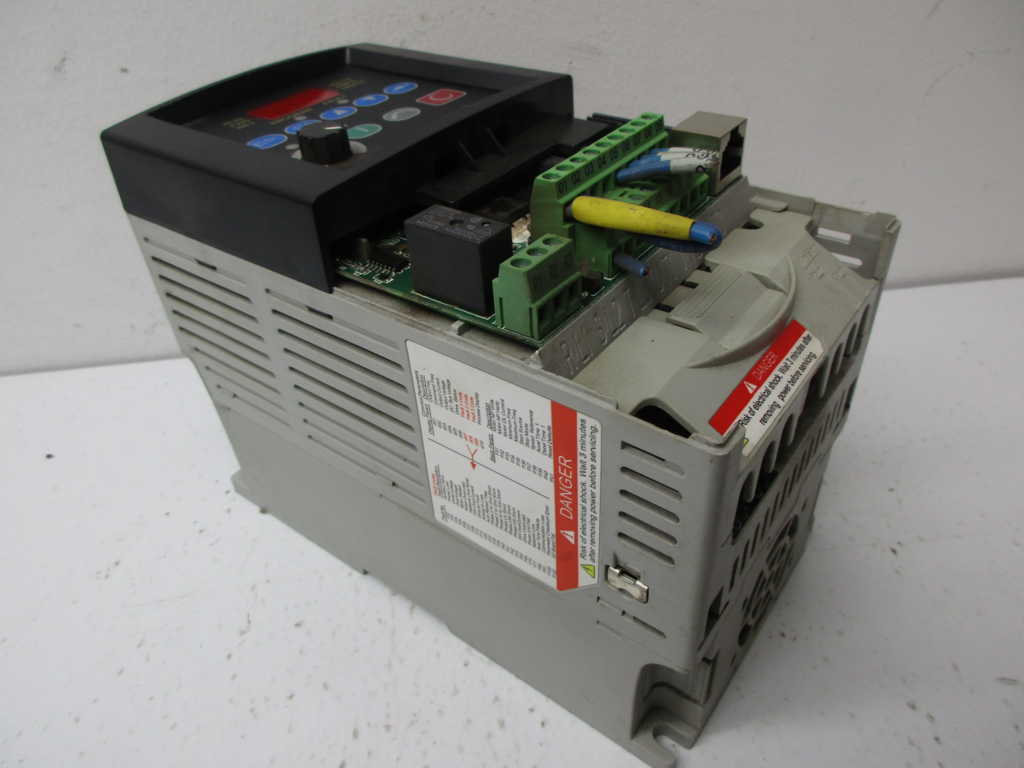 ALLEN BRADLEY 22B-E3P0N104 SER A POWERFLEX AC DRIVE *USED*