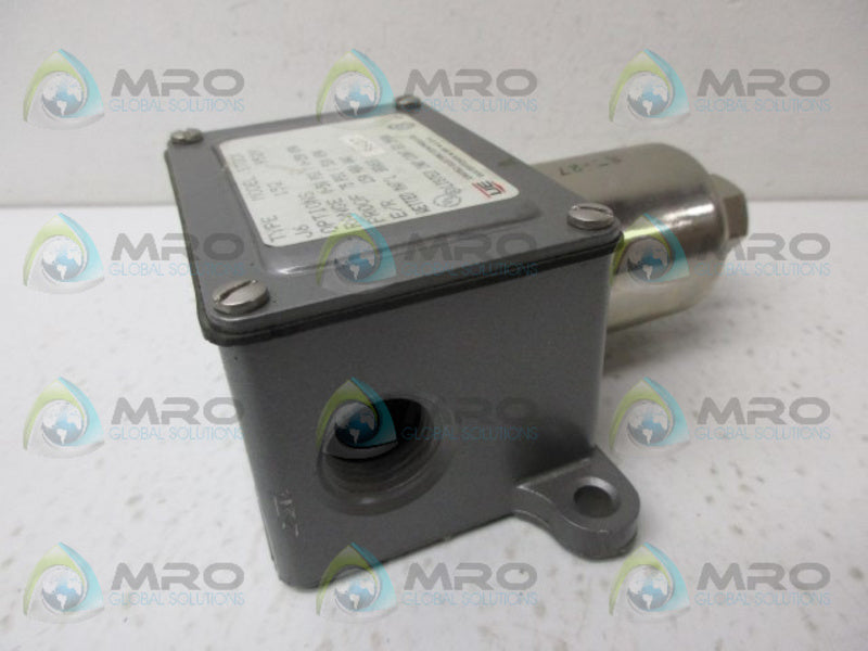 UNITED ELECTRIC J6-152 PRESSURE SWITCH *NEW NO BOX*