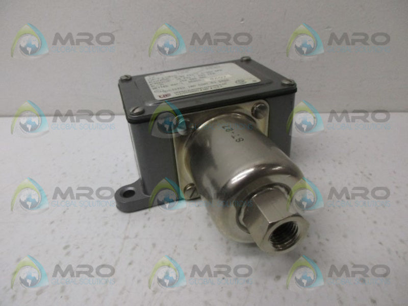 UNITED ELECTRIC J6-152 PRESSURE SWITCH *NEW NO BOX*