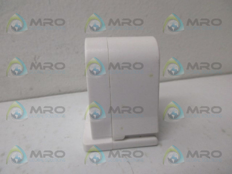 LEVITON 25557 LAMP HOLDER NSNP