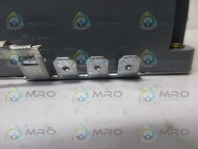 JOHNSON CONTROLS LH33WP-001 DIRECT SPARK IGNITION CONTROLS *USED*