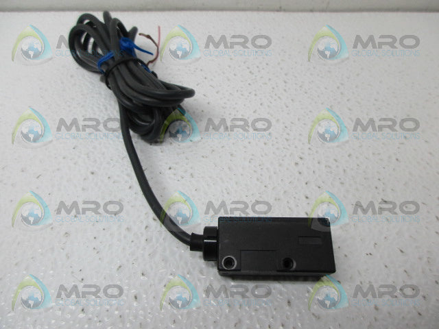 OMRON E3S-2LB41 PHOTOELECTRIC SENSOR SWITCH *USED*