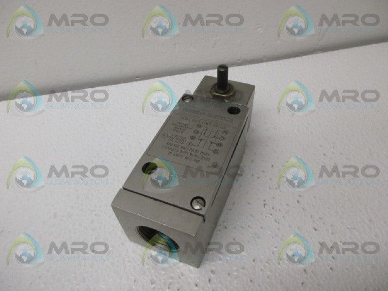 MICROSWITCH LS2A4L HEAVY DUTY LIMIT SWITCH *USED*