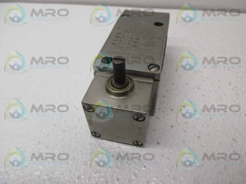 MICROSWITCH LS2A4L HEAVY DUTY LIMIT SWITCH *USED*