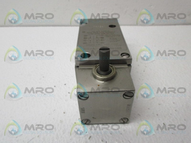 MICROSWITCH LS2A4L HEAVY DUTY LIMIT SWITCH *NEW NO BOX*