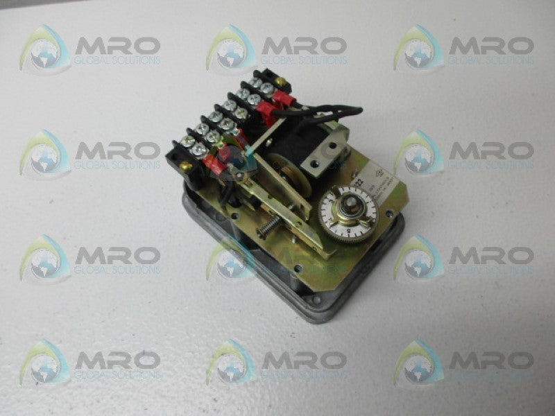 EAGLE SIGNAL HD32B622 RESET TIMER 0-5.5 MIN. (AS PICTURED) *USED*