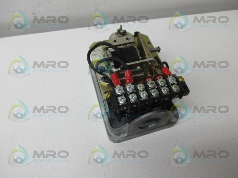 EAGLE SIGNAL HD32B622 RESET TIMER 0-5.5 MIN. (AS PICTURED) *USED*