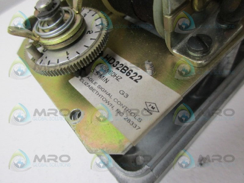 EAGLE SIGNAL HD32B622 RESET TIMER 0-5.5 MIN. (AS PICTURED) *USED*