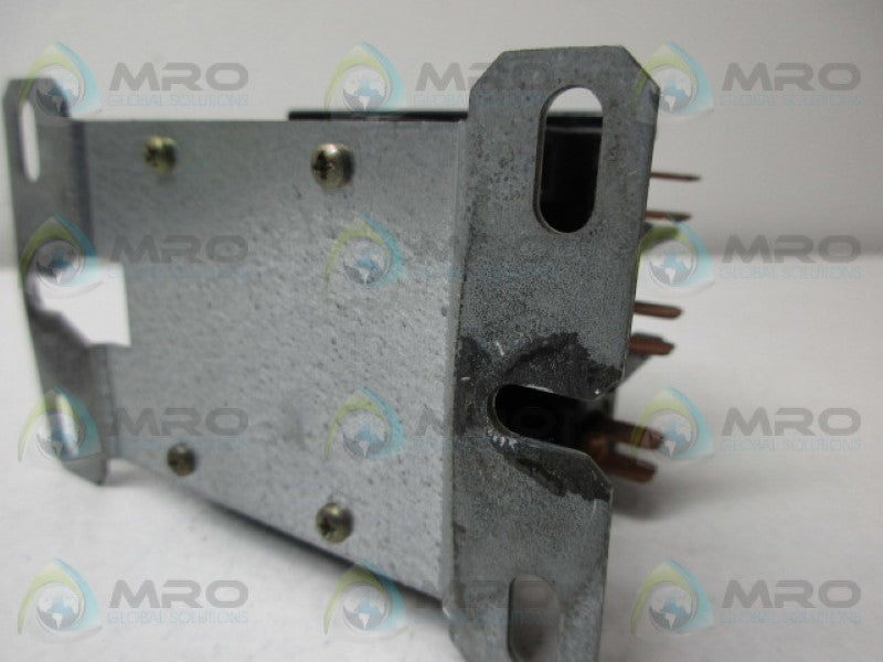 PRODUCTS UNLIMITED 93 3100-30J10920CJ CONTACTOR 120VAC *USED*