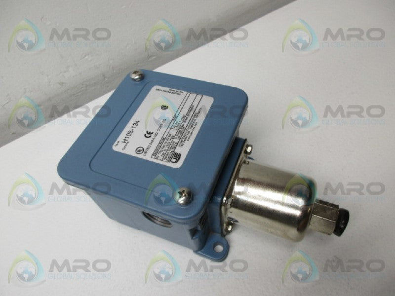 UNITED ELECTRIC H105-134 PRESSSURE SWITCH *NEW NO BOX*