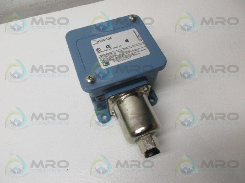 UNITED ELECTRIC H105-134 PRESSSURE SWITCH *NEW NO BOX*