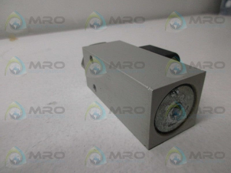 NORGREN 0882100 PRESSURE SWITCH *USED*