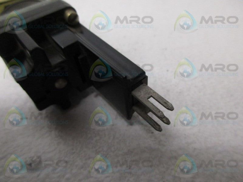MICRO SWITCH PMLC PUSHBUTTON 28V  UNMP