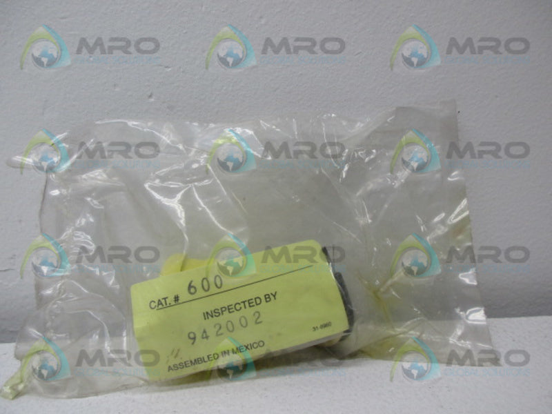 DANIEL WOODHEAD 600 WATERTIGHT LAMP SOCKET * NEW IN FACTORY BAG *