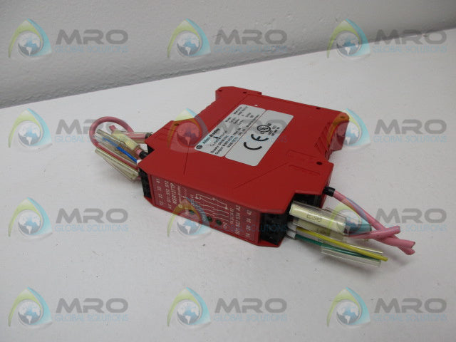 ALLEN BRADLEY 440R-N23132 SER. A SAFETY RELAY *USED *