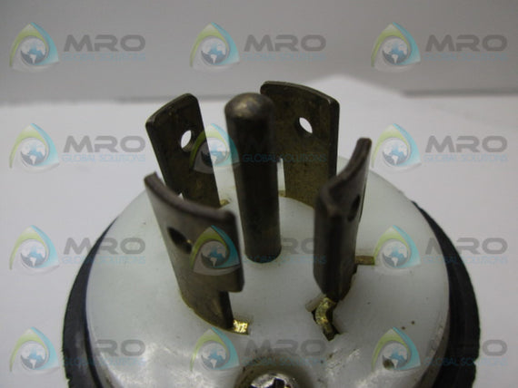 PASS SEYMOUR L2120P TRUNLOK PLUG * USED *