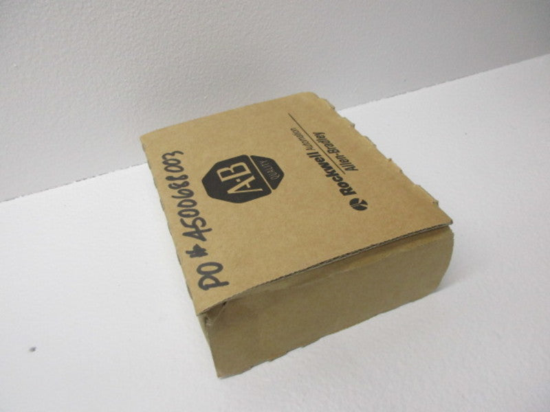 ALLEN BRADLEY 1769-OW8I SER.B F/W 2.1 ANALOG DATE 2004* FACTORY SEALED *