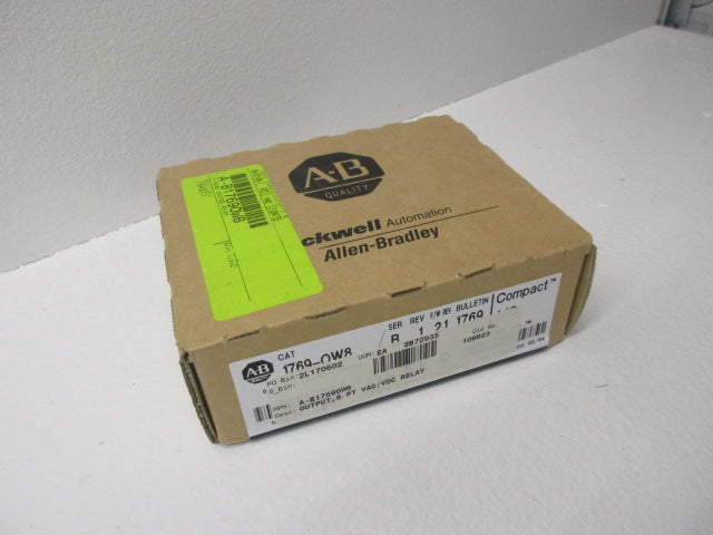 ALLEN BRADLEY 1769-OW8 SER.B F/W 2.1 ANALOG DATE 2004 * FACTORY SEALED *