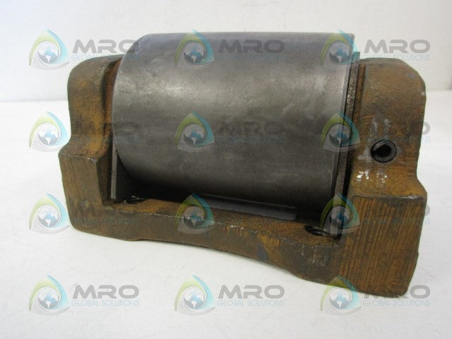HYSTER 127267 ROLLER BRACKET ASSY *NEW IN BOX*