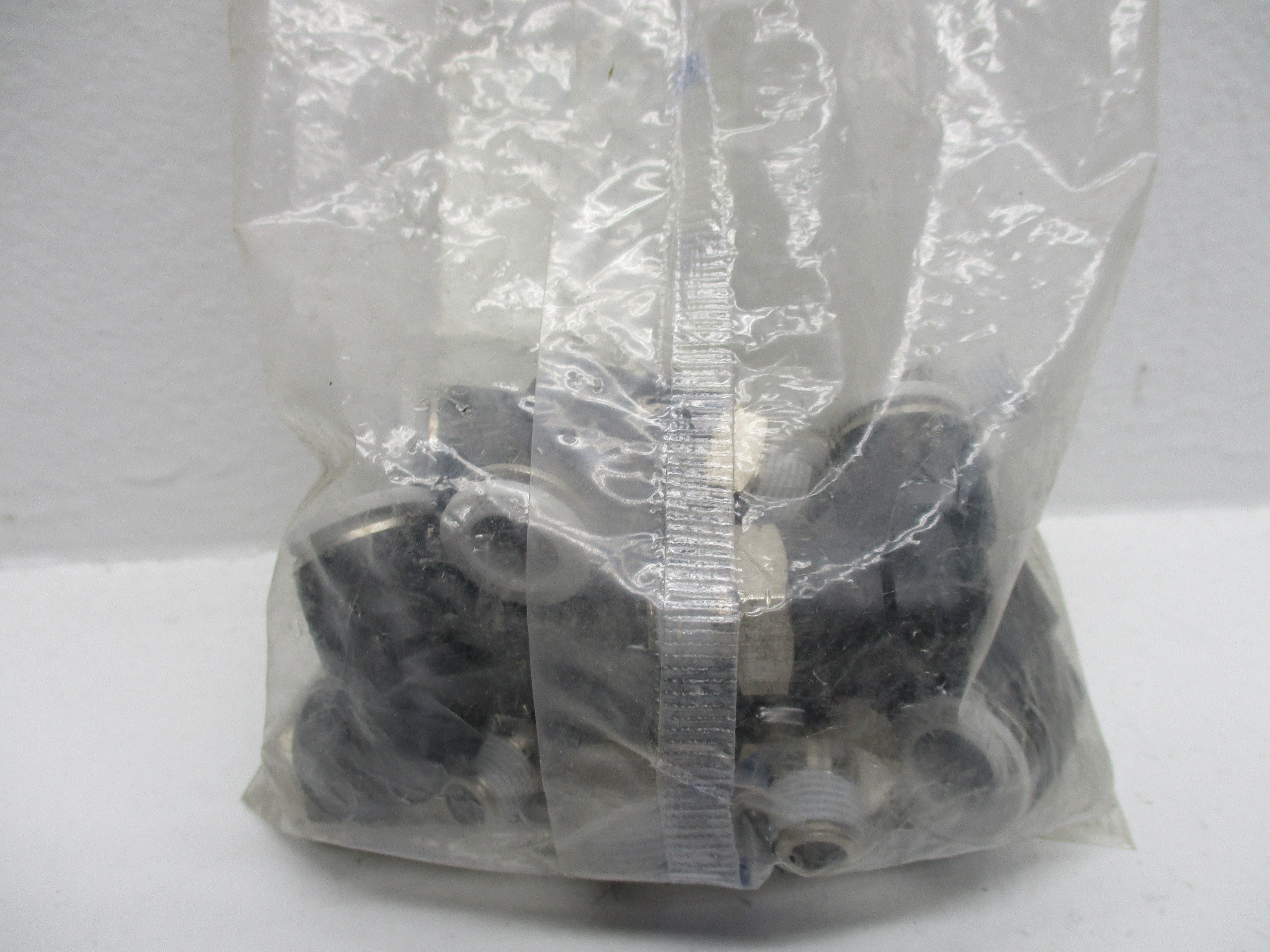 FESTO QBL-1/8-3/8-U (567777) * NEW IN FACTORY BAG *