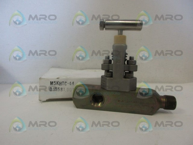 INDUSTRIAL MRO M5KHTC-44 D1558100F VALVE *NEW IN BOX*