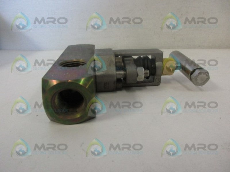 INDUSTRIAL MRO M5KHTC-44 D1558100F VALVE *NEW IN BOX*