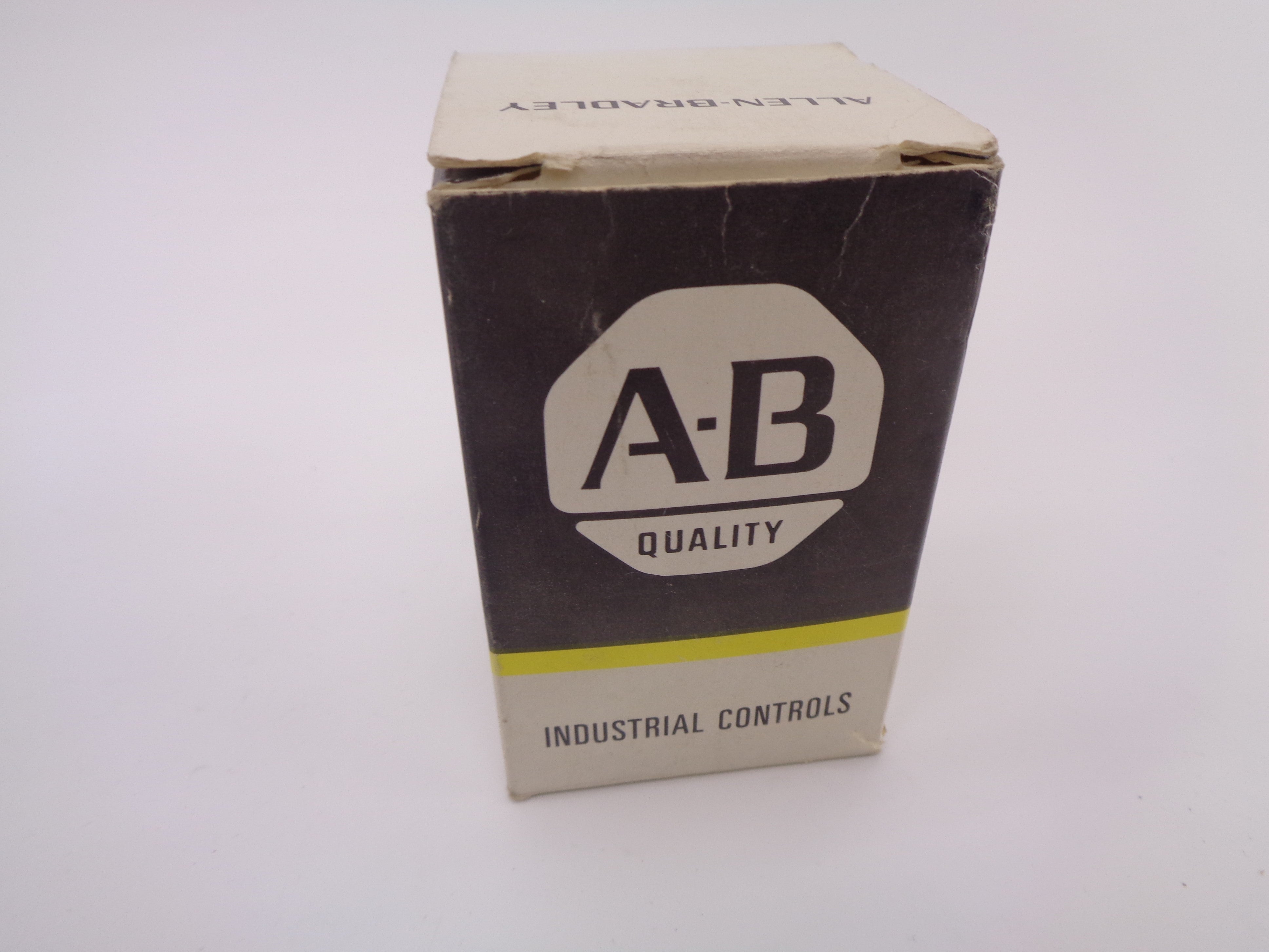 INDUSTRIAL SPARE PART 800T D6B SER.T (WH/YL) NSMP