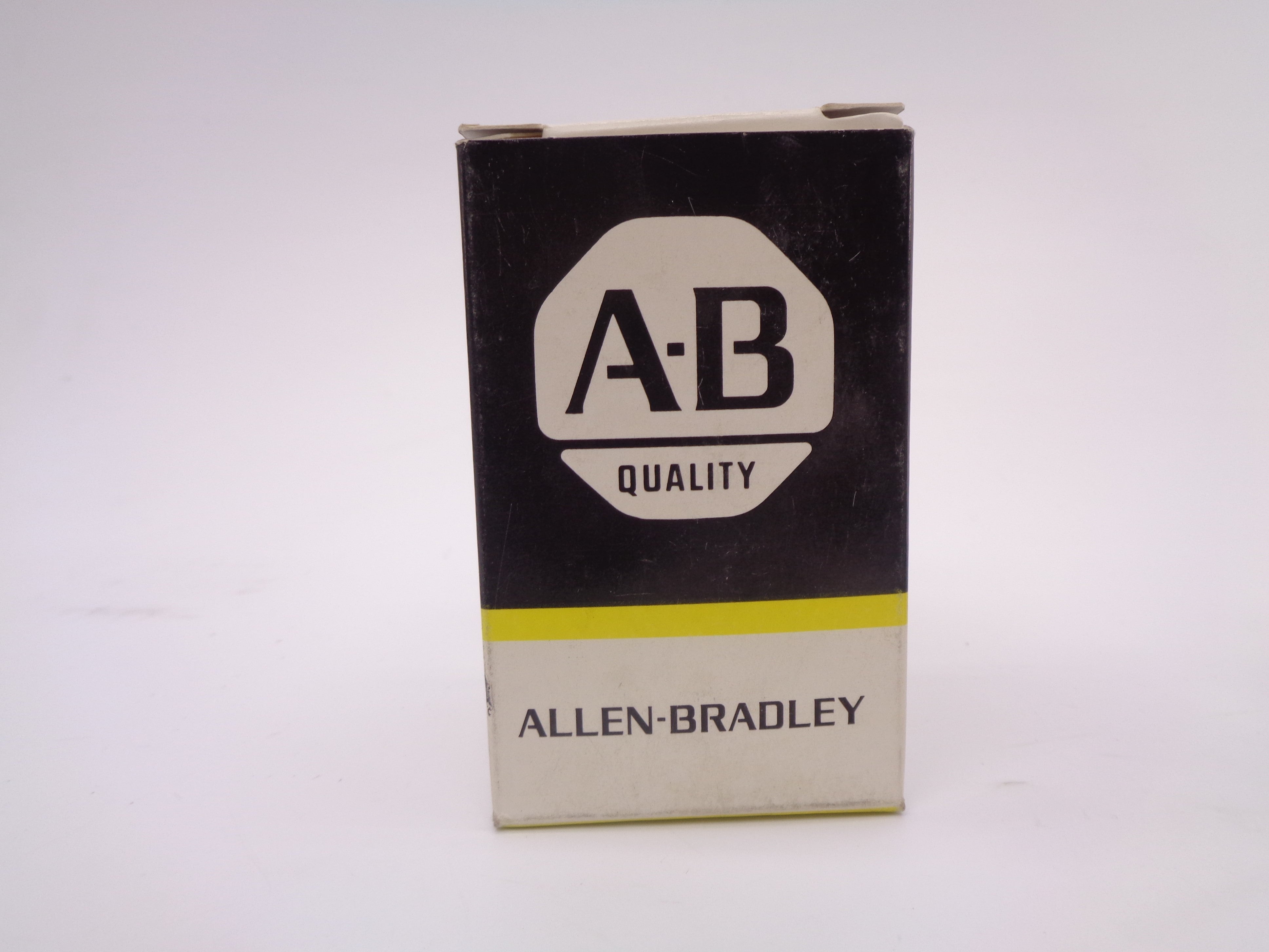 ALLEN BRADLEY 800T-PTL46R SER.T (BK/YL) NSMP