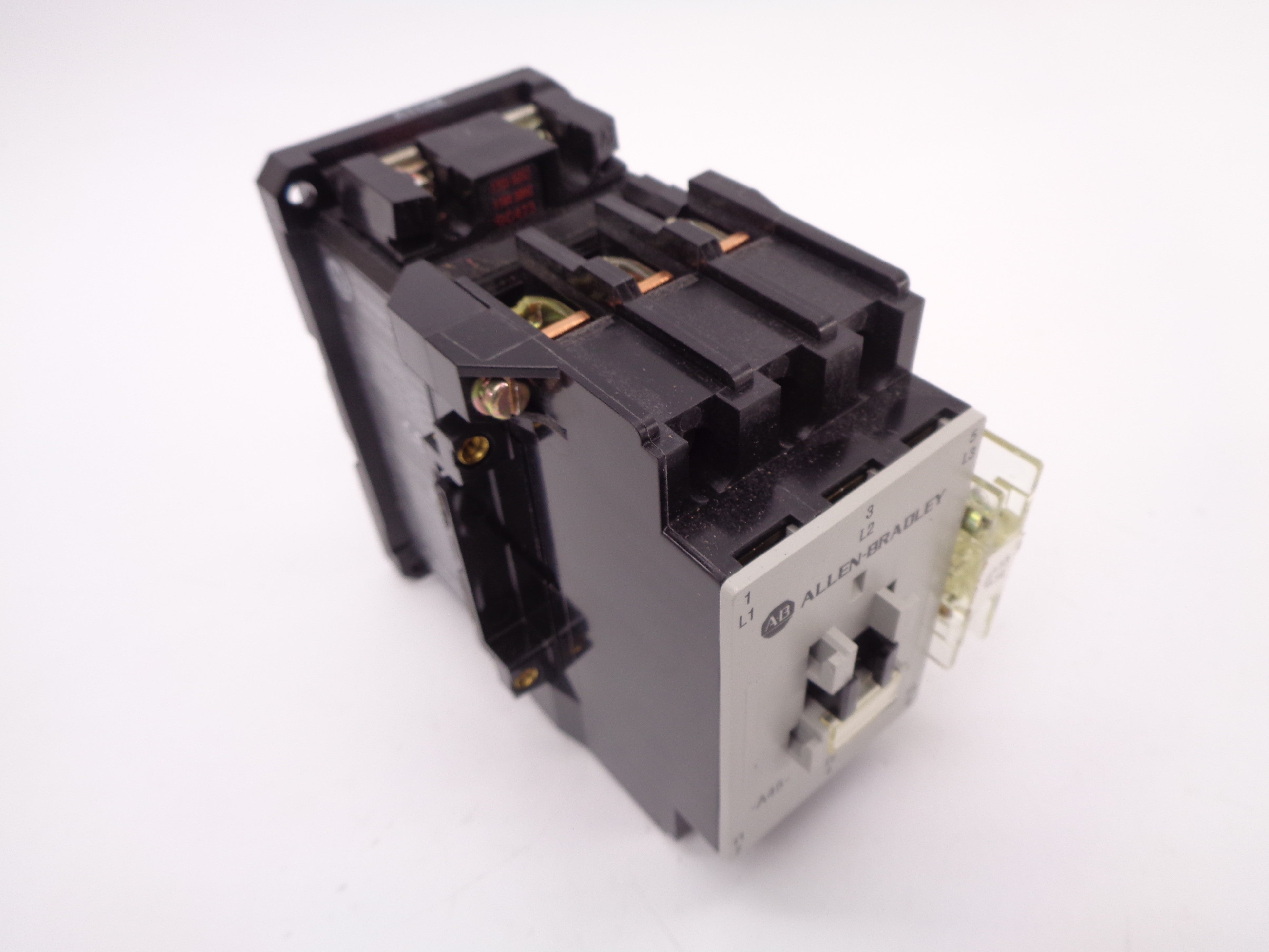 ALLEN BRADLEY 100-A45ND3 SER. C 110/120V (BR/WH) NSMP