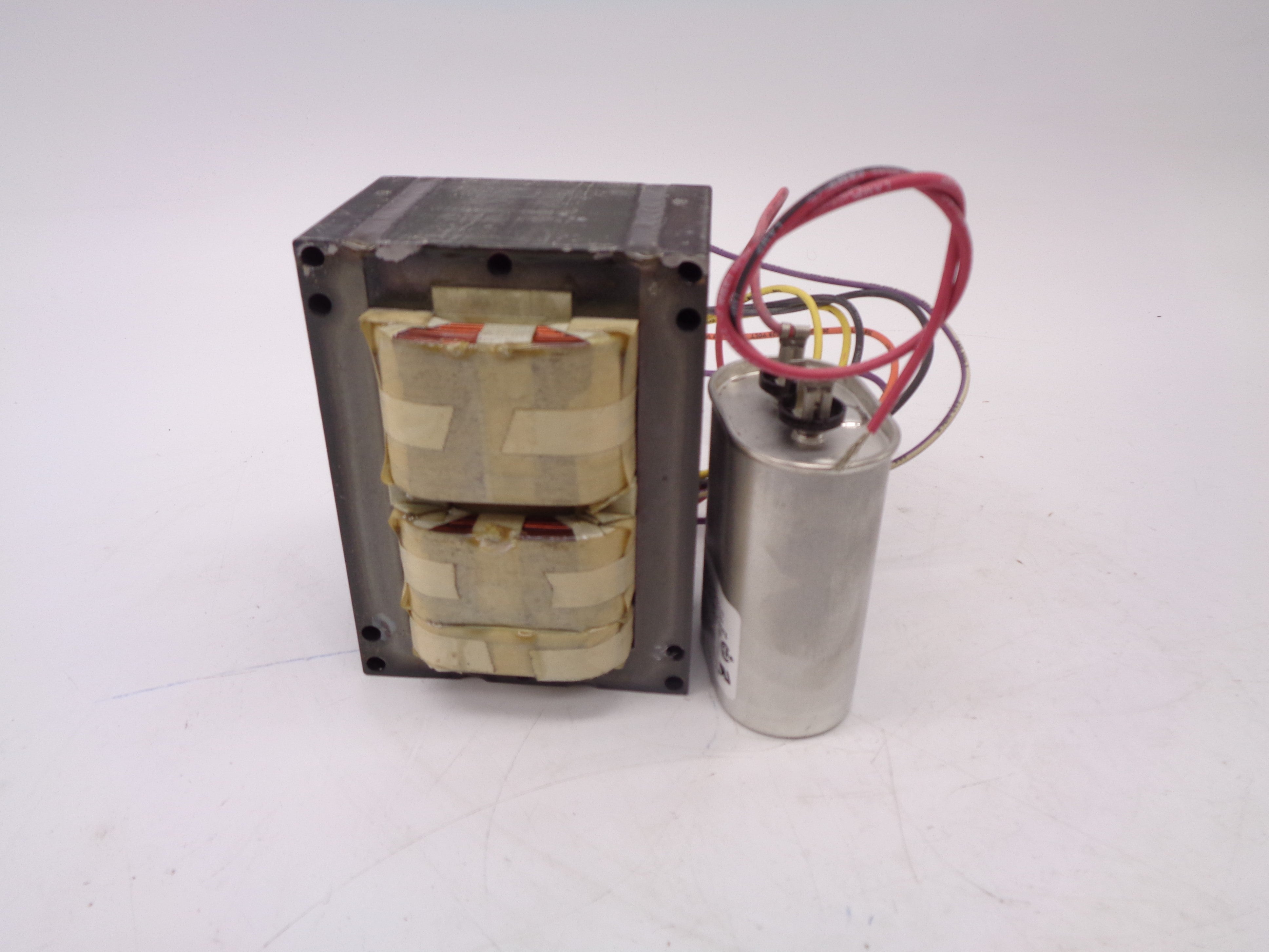 UNIVERSAL LIGHTING M1000ML5AC5M-500K 480VAC 2.30A NSMP