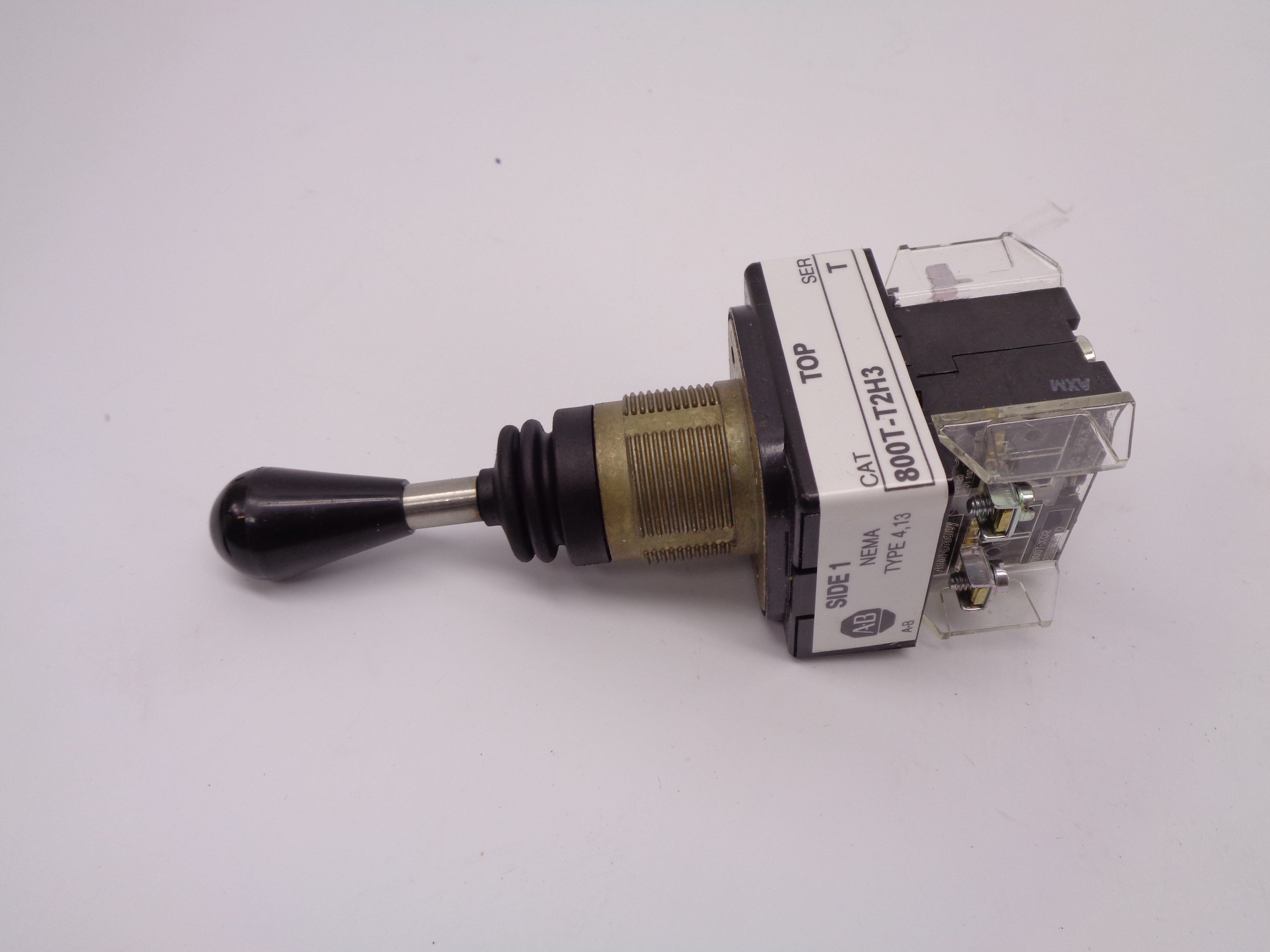 ALLEN BRADLEY 800T-T2H3EEXX SER. T (WH) NSMP